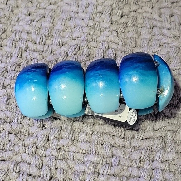 NWOT Blue Ombre Beaded Stretchy Bracelet - Picture 2 of 2